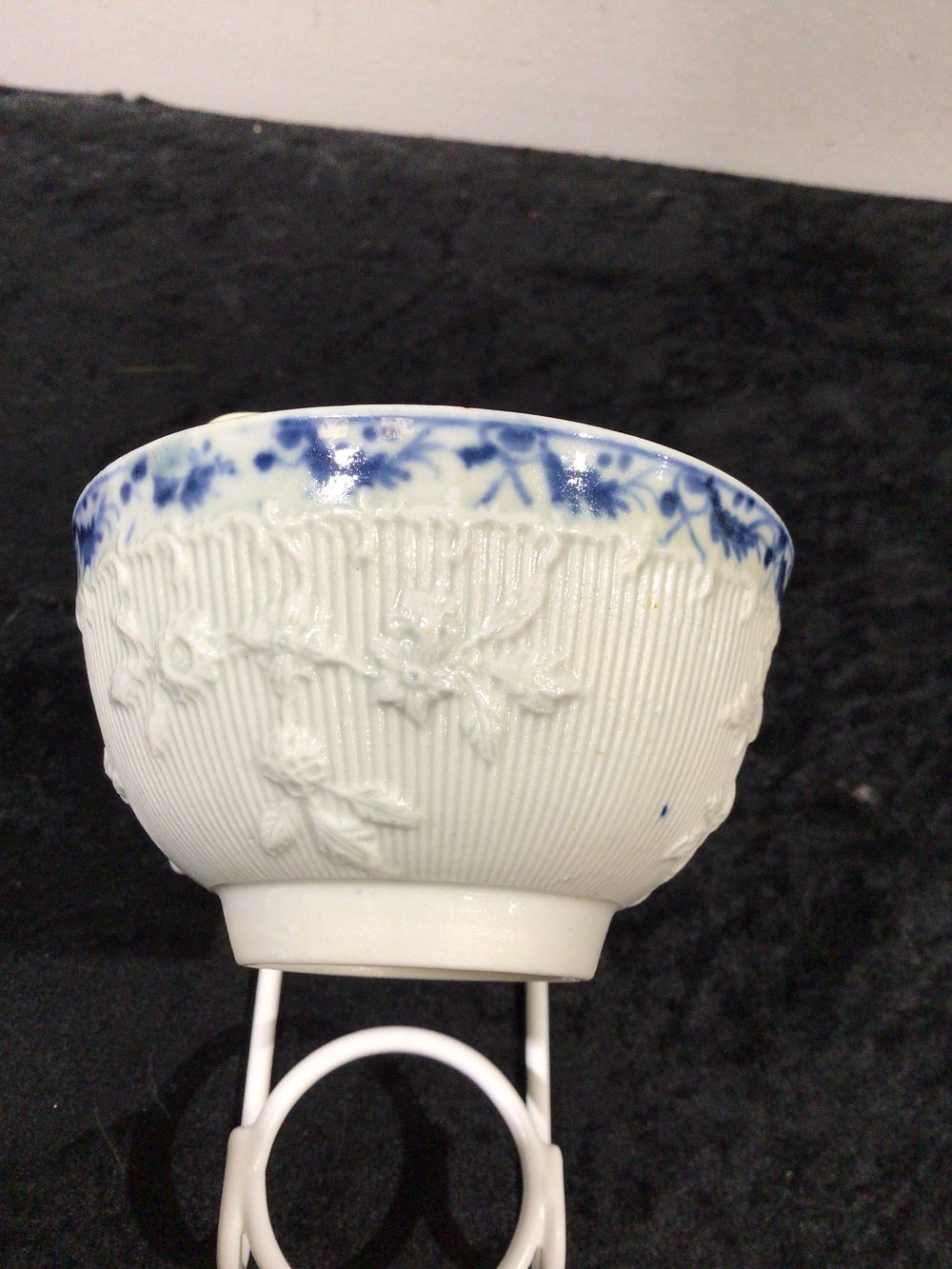 Lot 153: A Liverpool Pennington Porcelain Bowl, circa 1780