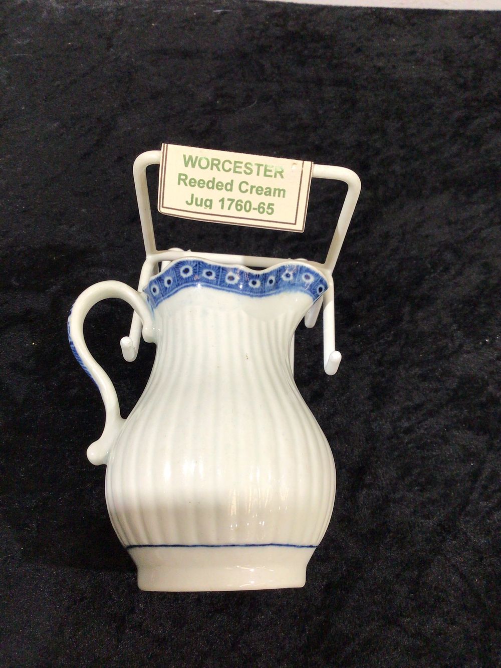 Lot 156: A Worcester Reeded Cream Jug, 1760-65