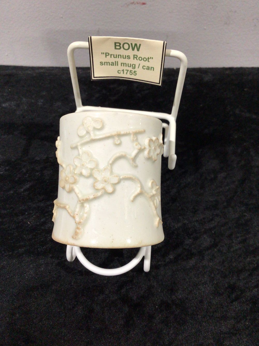 Lot 173: Bow Prunus Root Pattern Mug Circa 1755