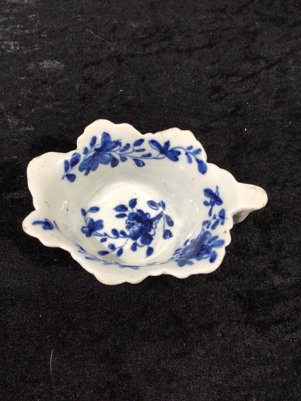 Lot 177: A First Period Worcester Blue and White Sauce Boat, Circa 1770