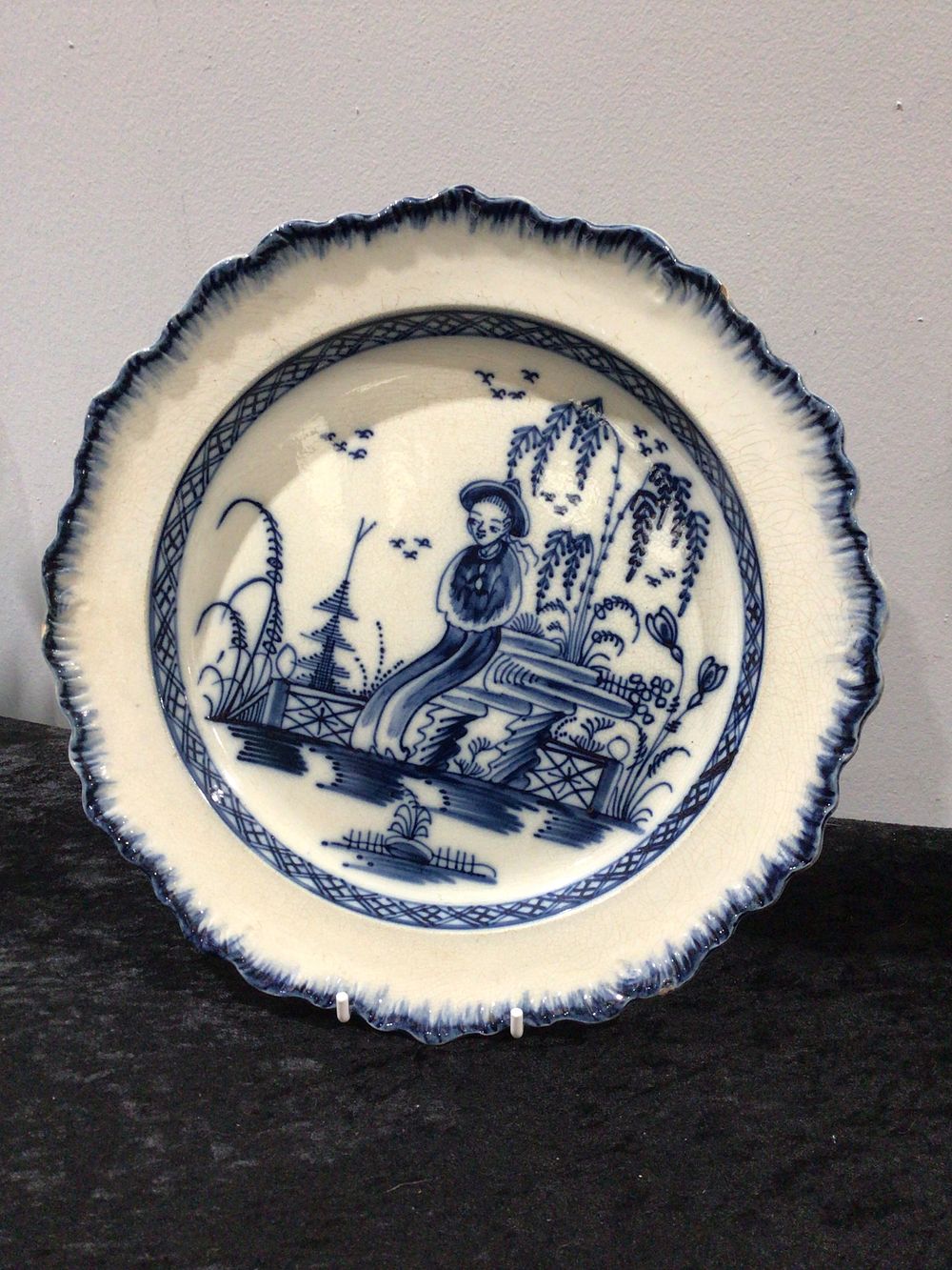 Lot 179: An English Pearlware Blue and White Chinoiserie Scalloped Edge Plate, Circa 1800