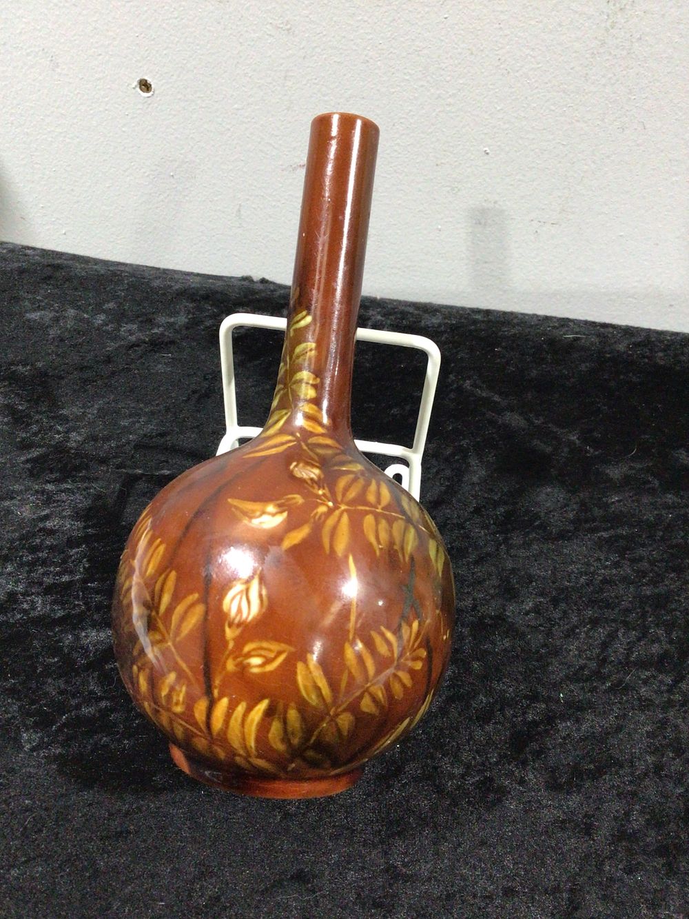 Lot 181: A Glazed Ceramic Gourd-Form Vase, Impressed 'LINTHORPE, '1314', 'AL'