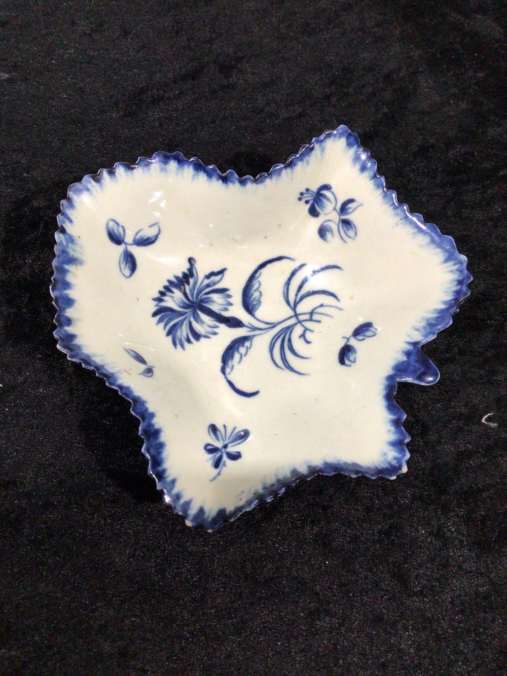 Lot 196: Worcester First Period Leaf Vine Pattern Leaf-Shaped Pickle Dish, Circa 1765