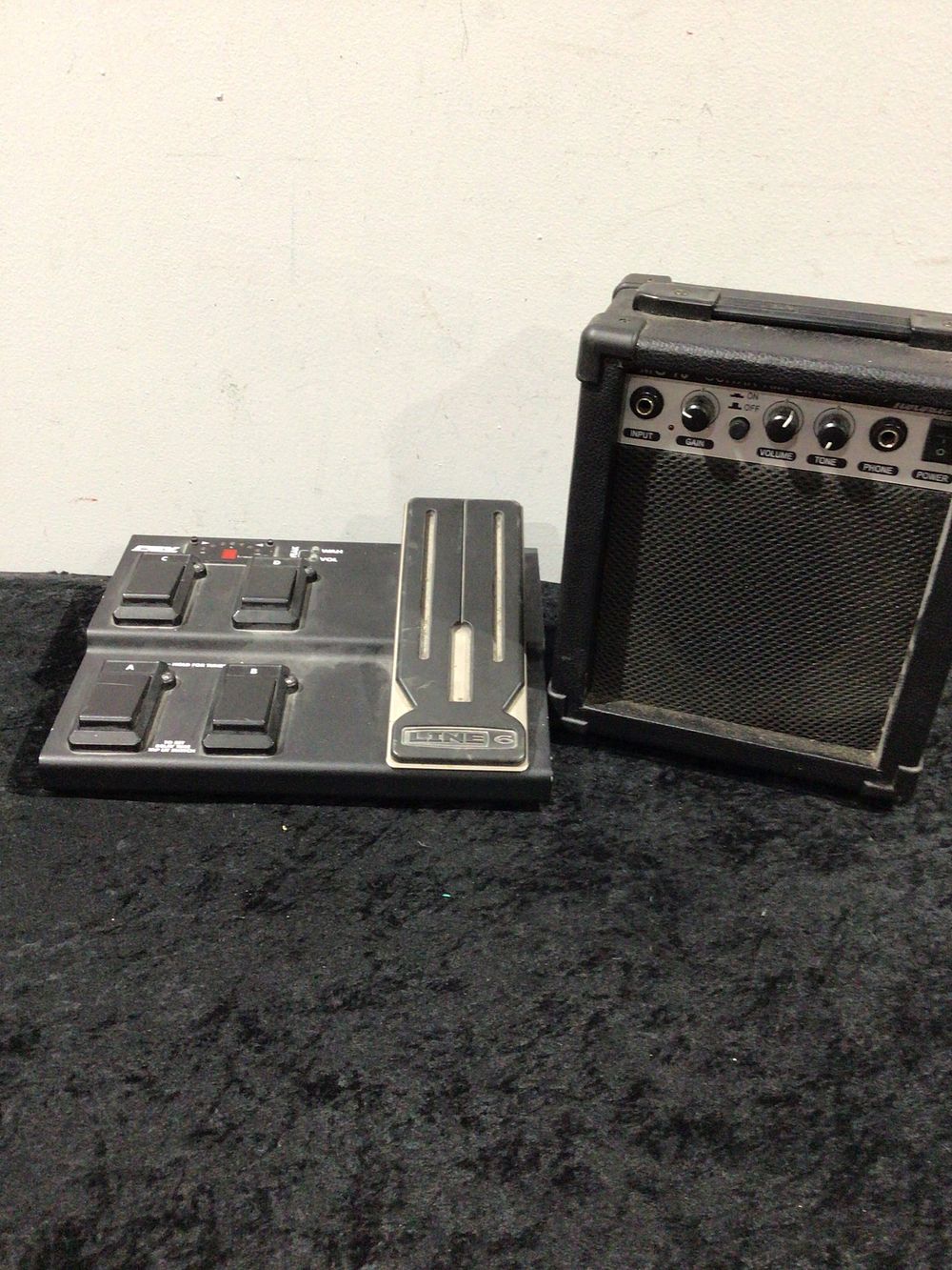 Lot 282: Line 6 Guitar Amplifier and FBV Express Pedalboard
