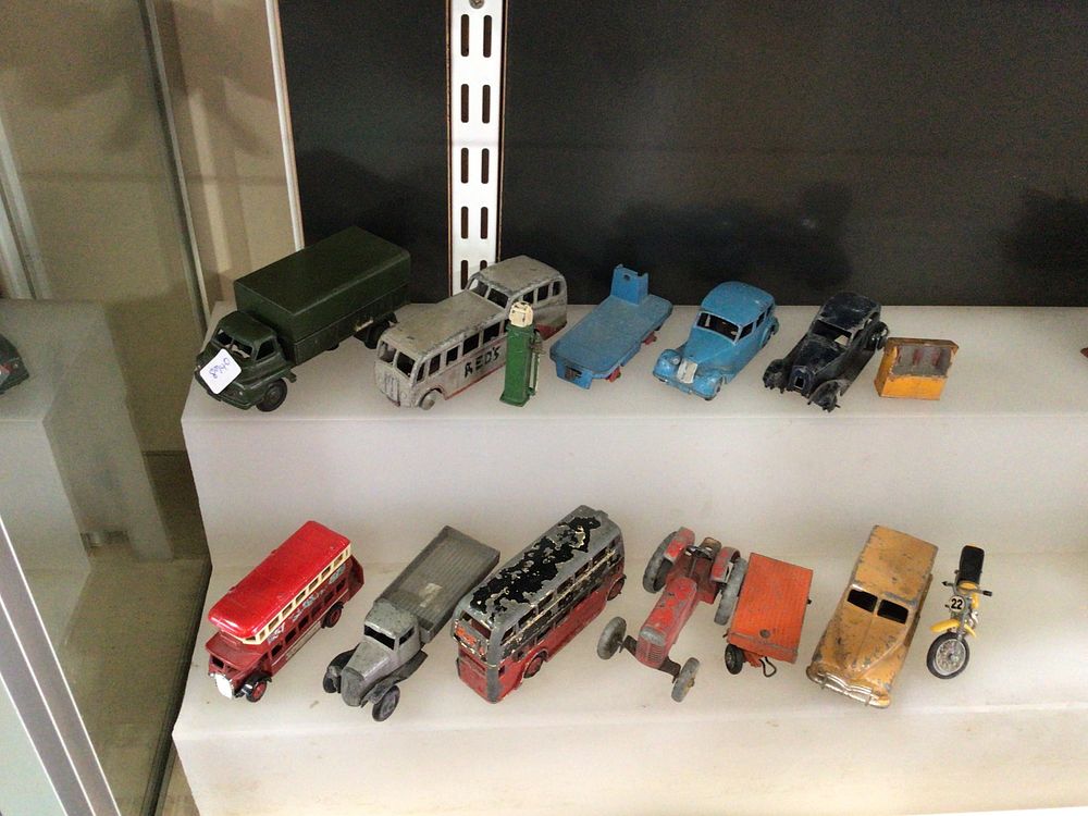 Lot 375: A Dinky Toy Truck, Model 8940