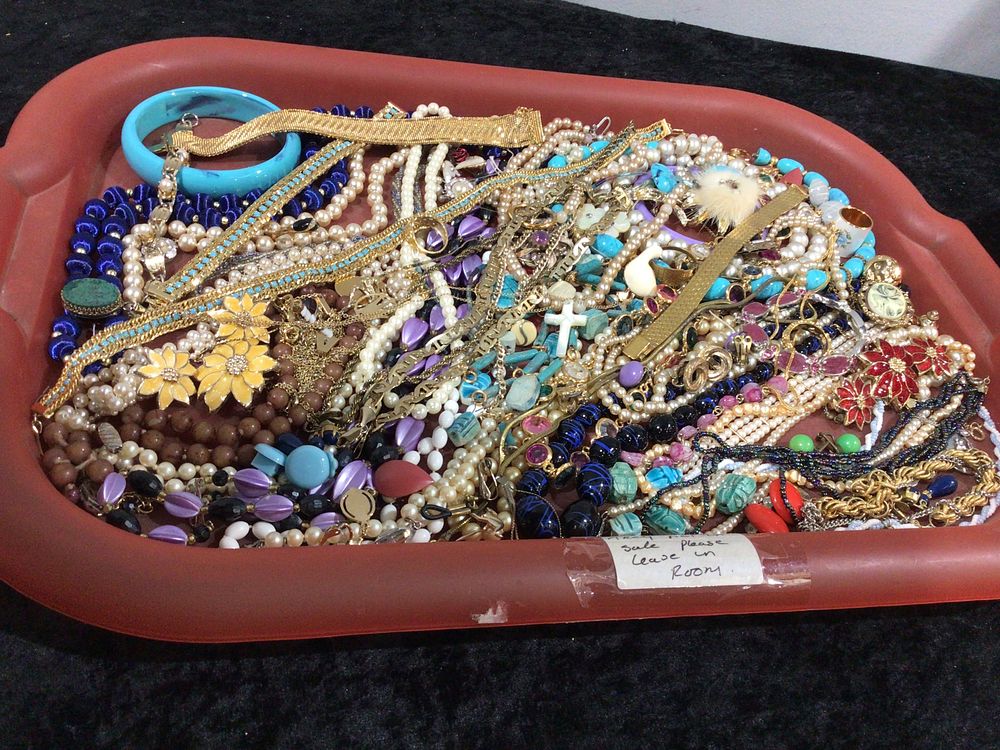 Lot 431: A Large Collection of Assorted Costume Jewelry