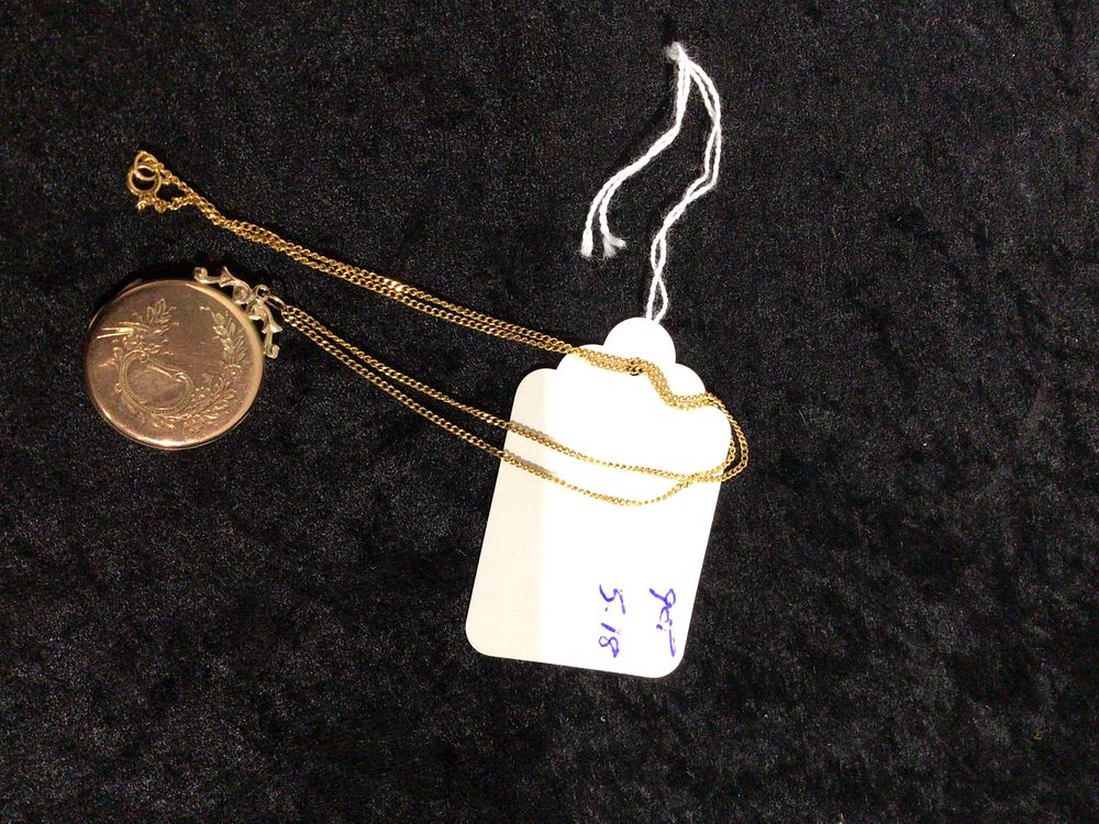 Lot 454: 9ct Gold Locket with Engraved "C" and Chain