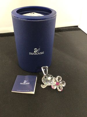 Swarovski Crystal 'Baby Bird With Flower' Figurine, 840329 with Box and Certificate. A Swarovski 