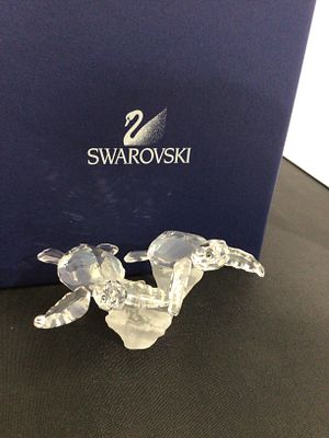 A Pair of Swarovski Crystal Figurines, 'Baby Sea Turtles', Model 826480. A Swarovski Crystal 