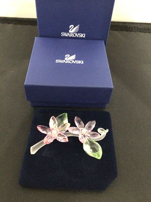 Swarovski 'Jasmine Double Flower' Crystal Figurine. A Swarovski 'Jasmine Double Flower' crystal 