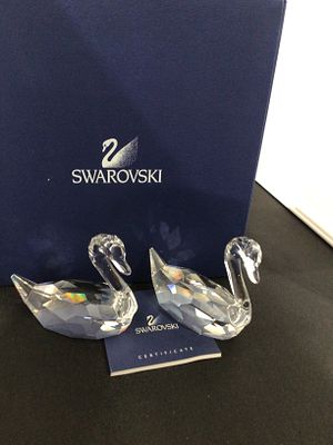 Swarovski Crystal 'Flirting Swans' Pair Figurine, Model 837154. A Swarovski Crystal 'Flirting 