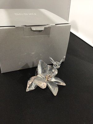 Swarovski 'The Collector' Jubilee Edition 2007 Bee on Flower Figurine. A modern contemporary 
