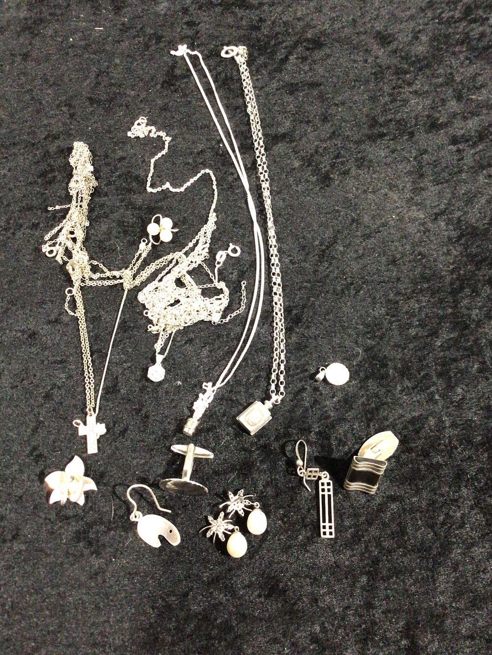 Lot 277: A Selection of Silver-Tone and Sterling Silver Mixed Jewelry and Scrap Items