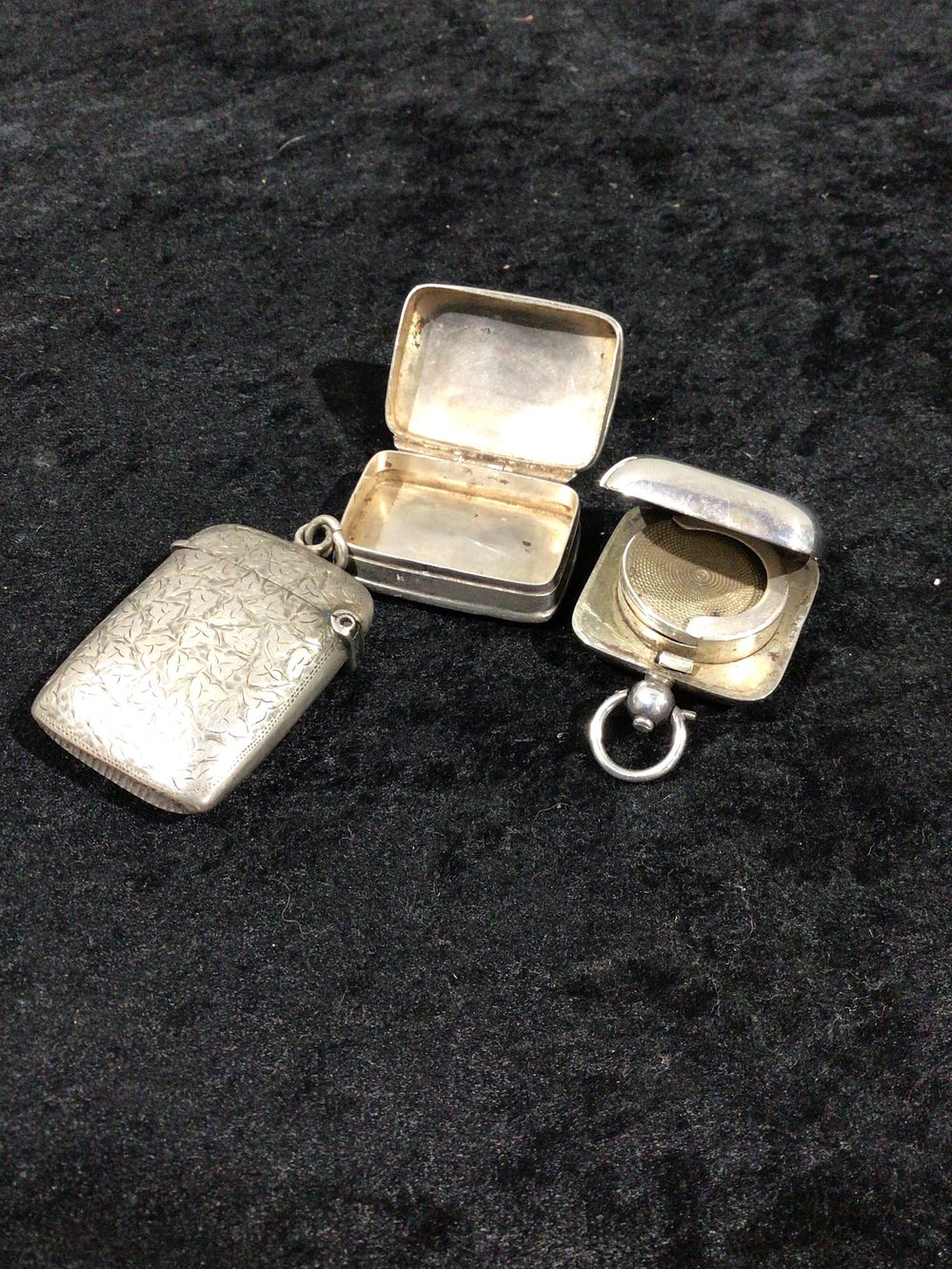 Lot 285: Three Silver Items Vesta Cases and coin case