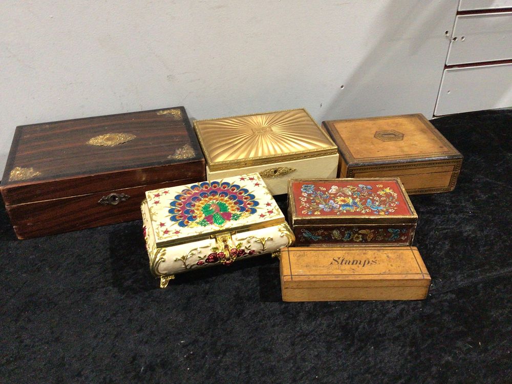 Lot 349: A Collection of Six Decorative Boxes