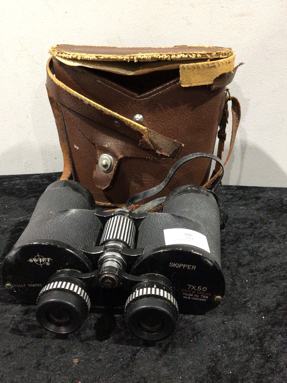 Lot 366: A Pair of Swift Skipper 7x50 Model No 789 Binoculars with Case