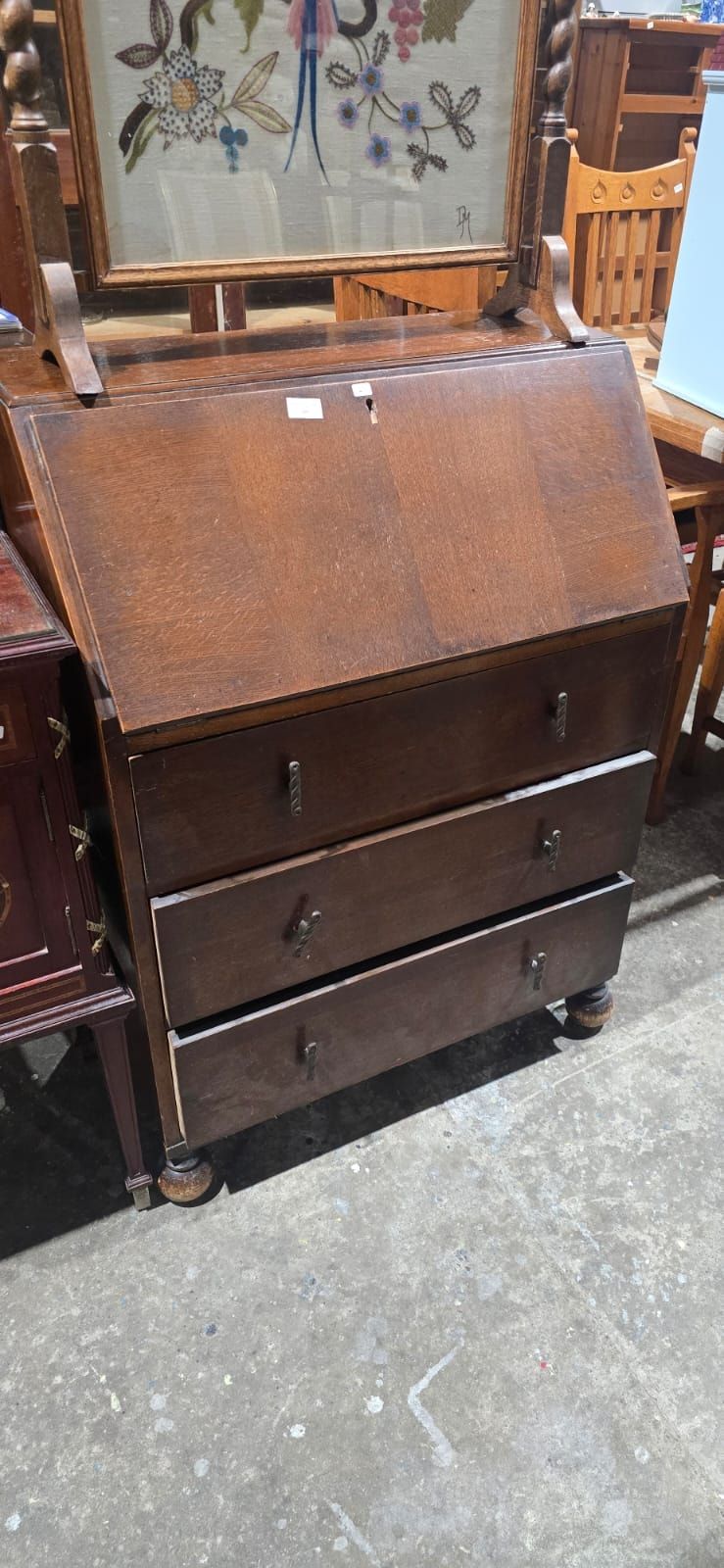Lot 170: An Early 20th Century English Oak Bureau Desk