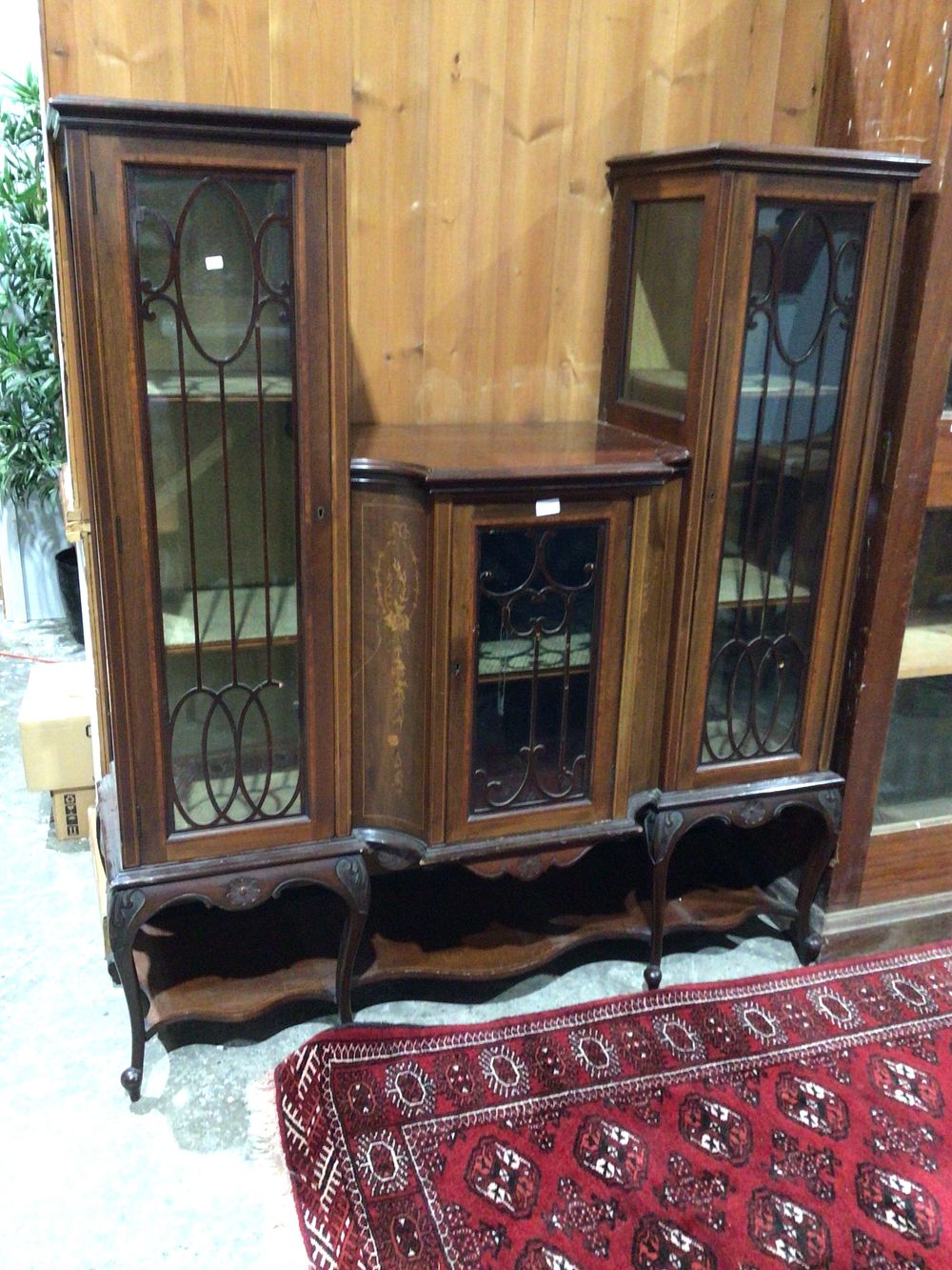 Lot 211: An Antique Edwardian Inlaid Mahogany Display Cabinet, circa 1900s