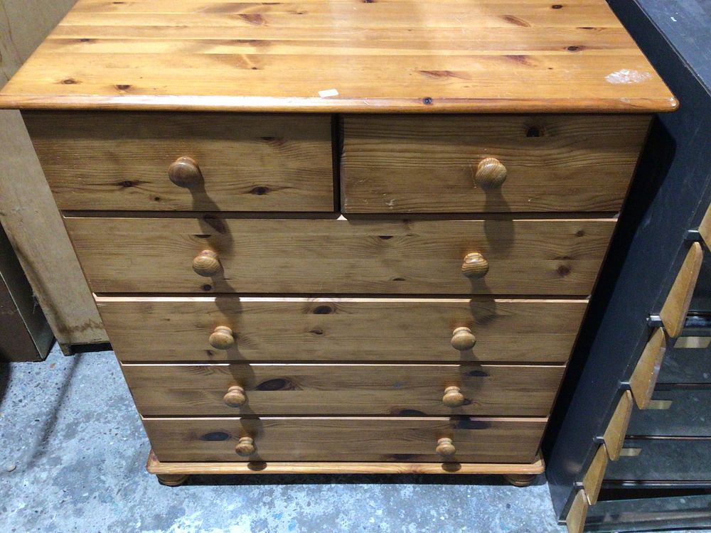 Lot 221: A Pine Six-Drawer Chest of Drawers, Two over Four Configuration