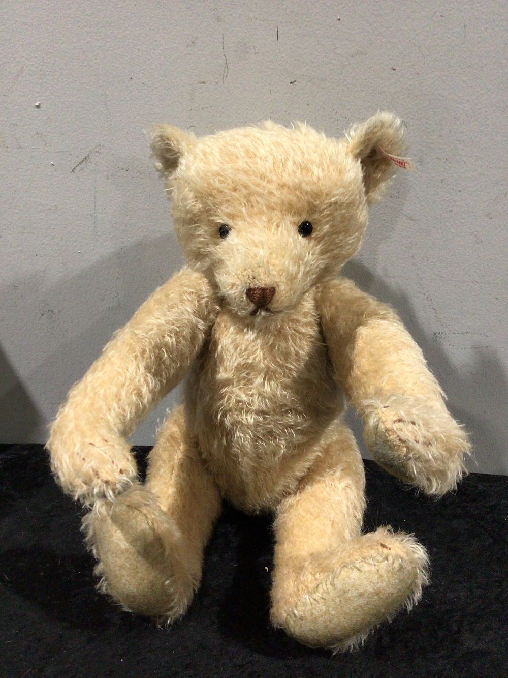 Lot 309: Vintage Steiff Growler Bear with Hump Back