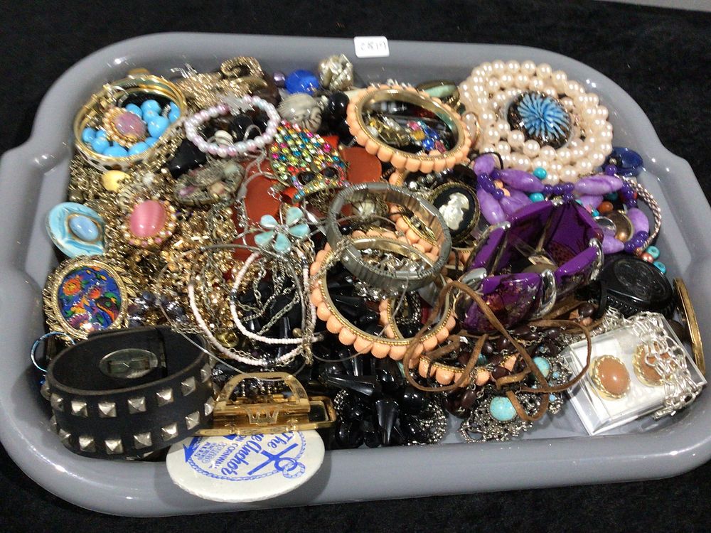 Lot 363: A Collection of Vintage and Retro Costume Jewelry from The Lindbergh's Collection