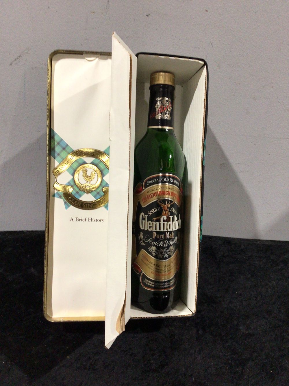 Lot 457: Glenfiddich Special Old Reserve Pure Malt Single Malt Scotch Whisky with Presentation Tin