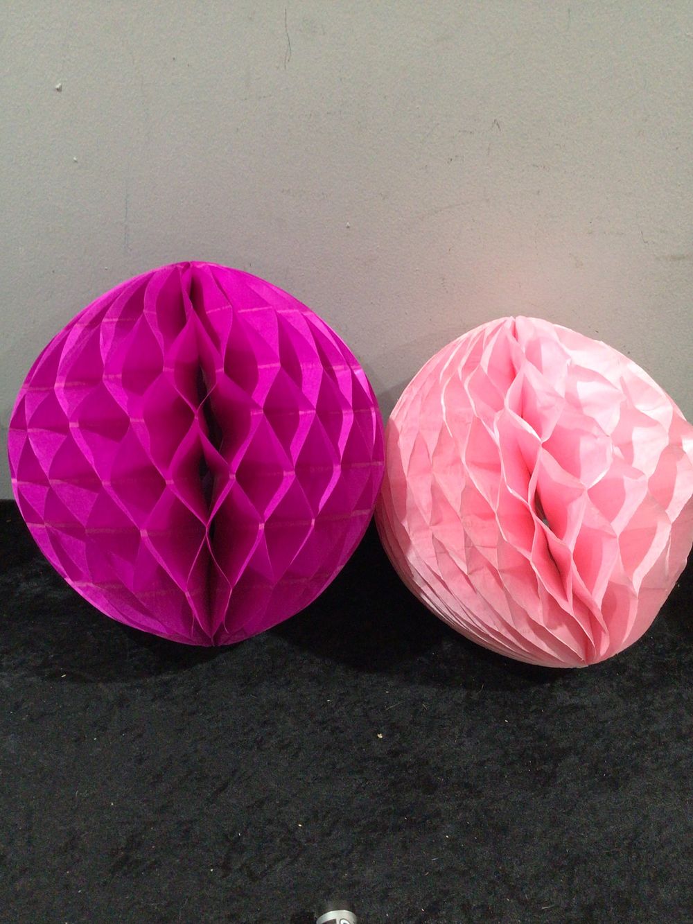 Lot 195: a box of Fuchsia and Pink Paper Honeycomb Decorations approx. 500