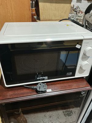 Cookworks Countertop Microwave Oven, 650W. A single modern countertop microwave oven 