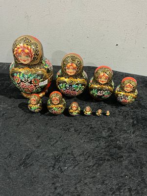 A Collection of 10 Vintage Russian Matryoshka Nesting Dolls Hand Painted Black and Gold Floral 