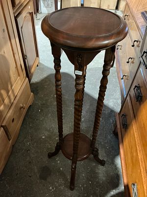 Edwardian Style Dark Stained Barley Twist Pedestal Plant Stand. A single Edwardian style 