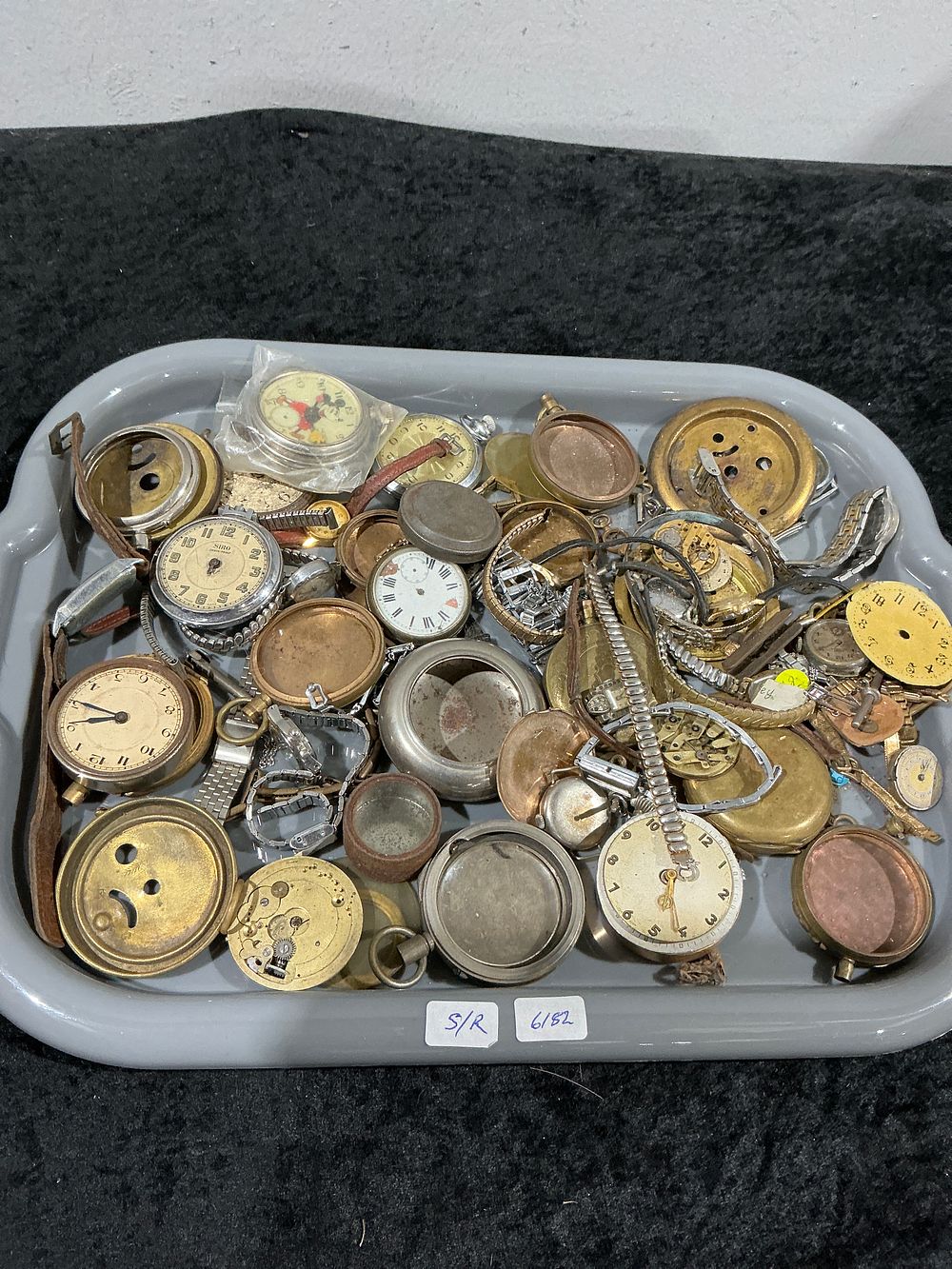 Lot 154: A Collection of 32 Vintage and Antique Pocket Watch and Wristwatch Parts for Spares or Repairs
