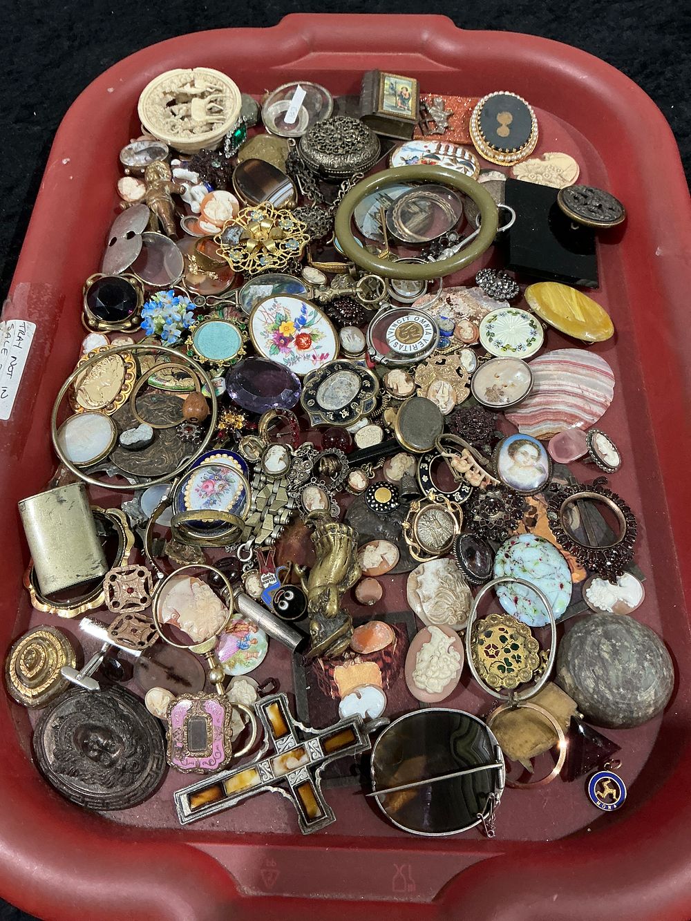 Lot 159: A Collection of 83 Antique and Vintage Costume Jewellery Components for Spares or Repair