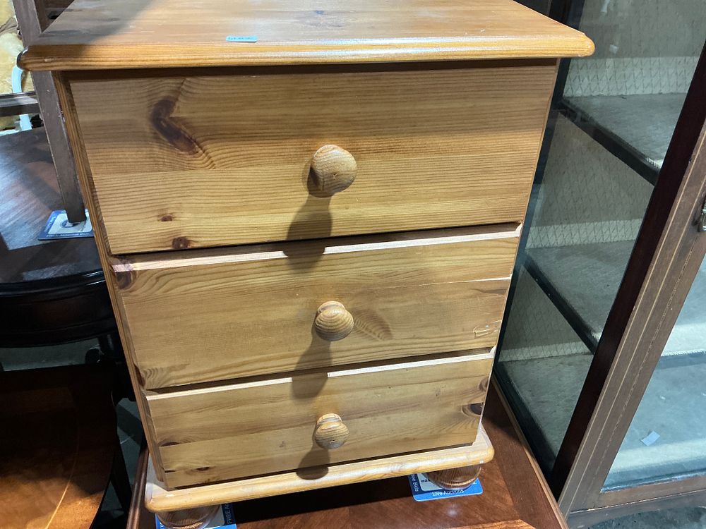 Lot 254: Single Pine Three-Drawer Bedside Cabinet