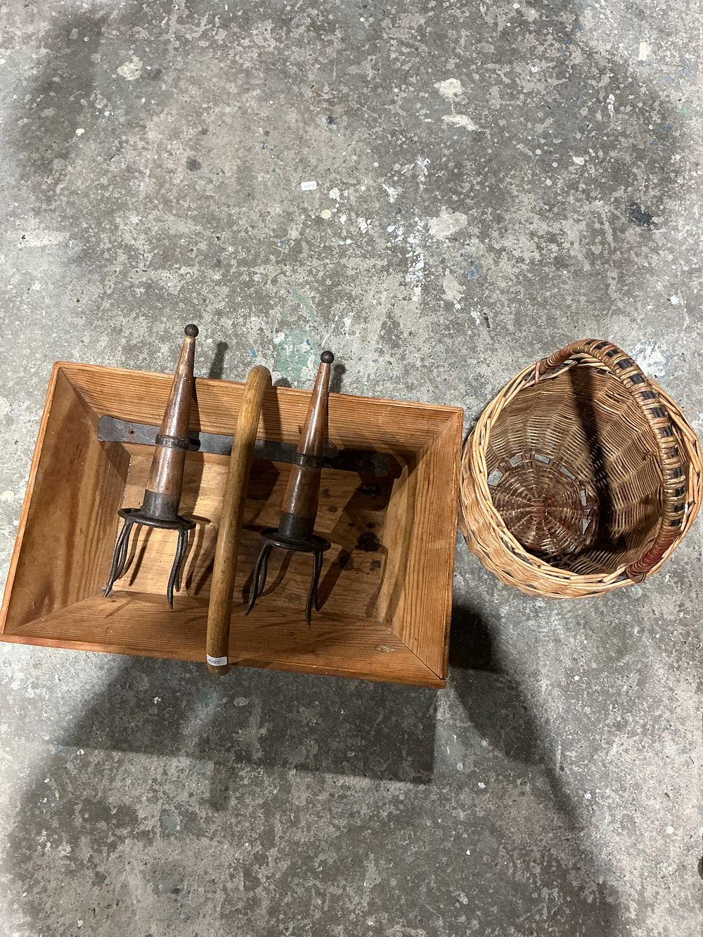 Lot 255: A Collection of 5 Vintage Gardening and Agricultural Implements