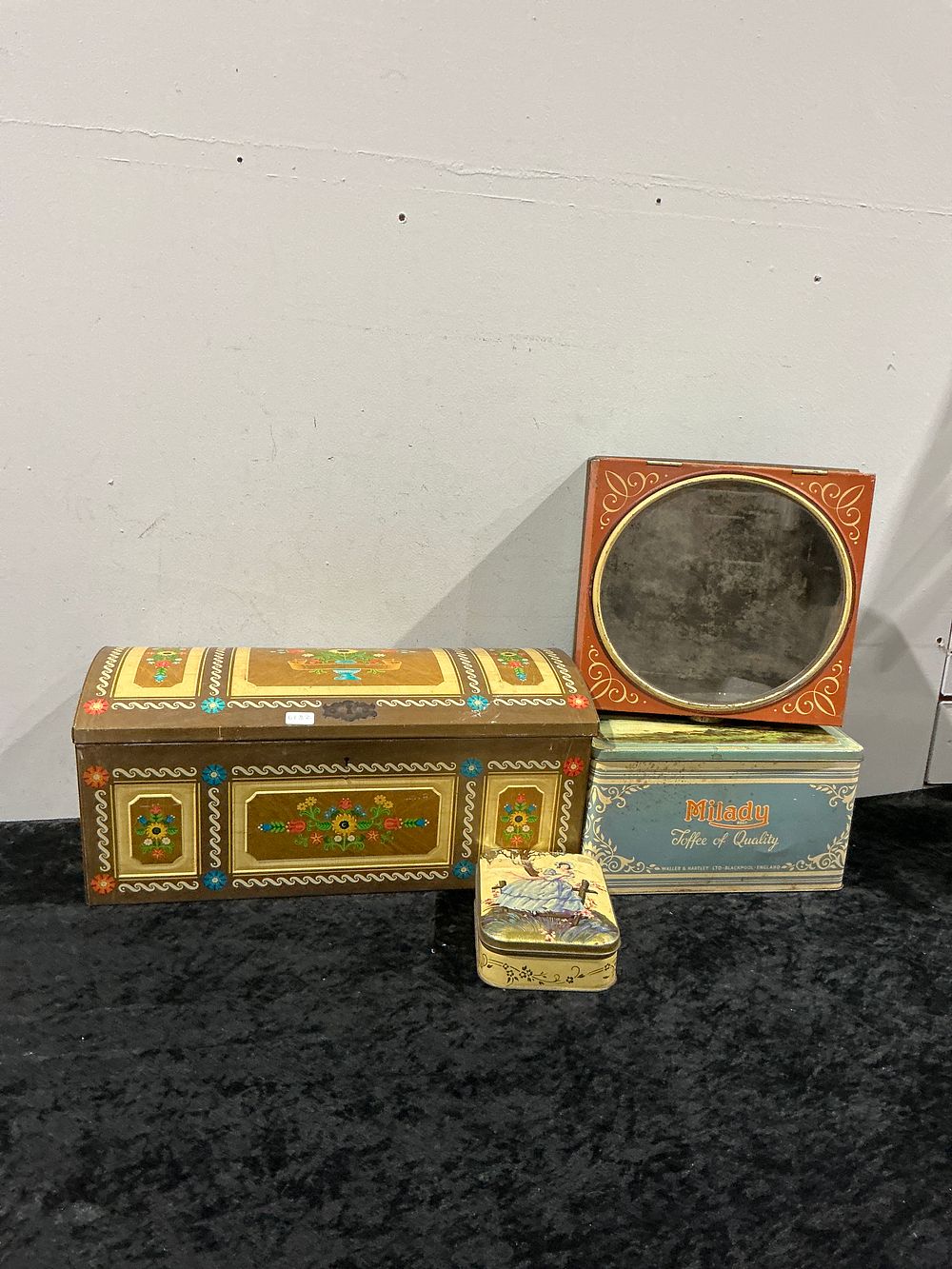 Lot 271: A Collection of 4 Vintage Decorated Tinplate Containers and Tins