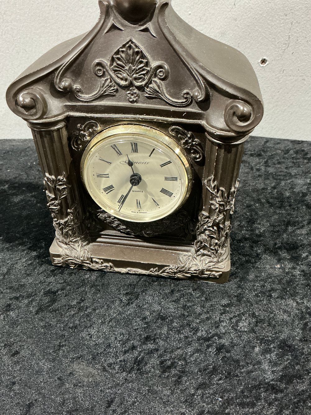 Lot 279: Majestic Quartz Mantle Clock in Faux Bronze Finish