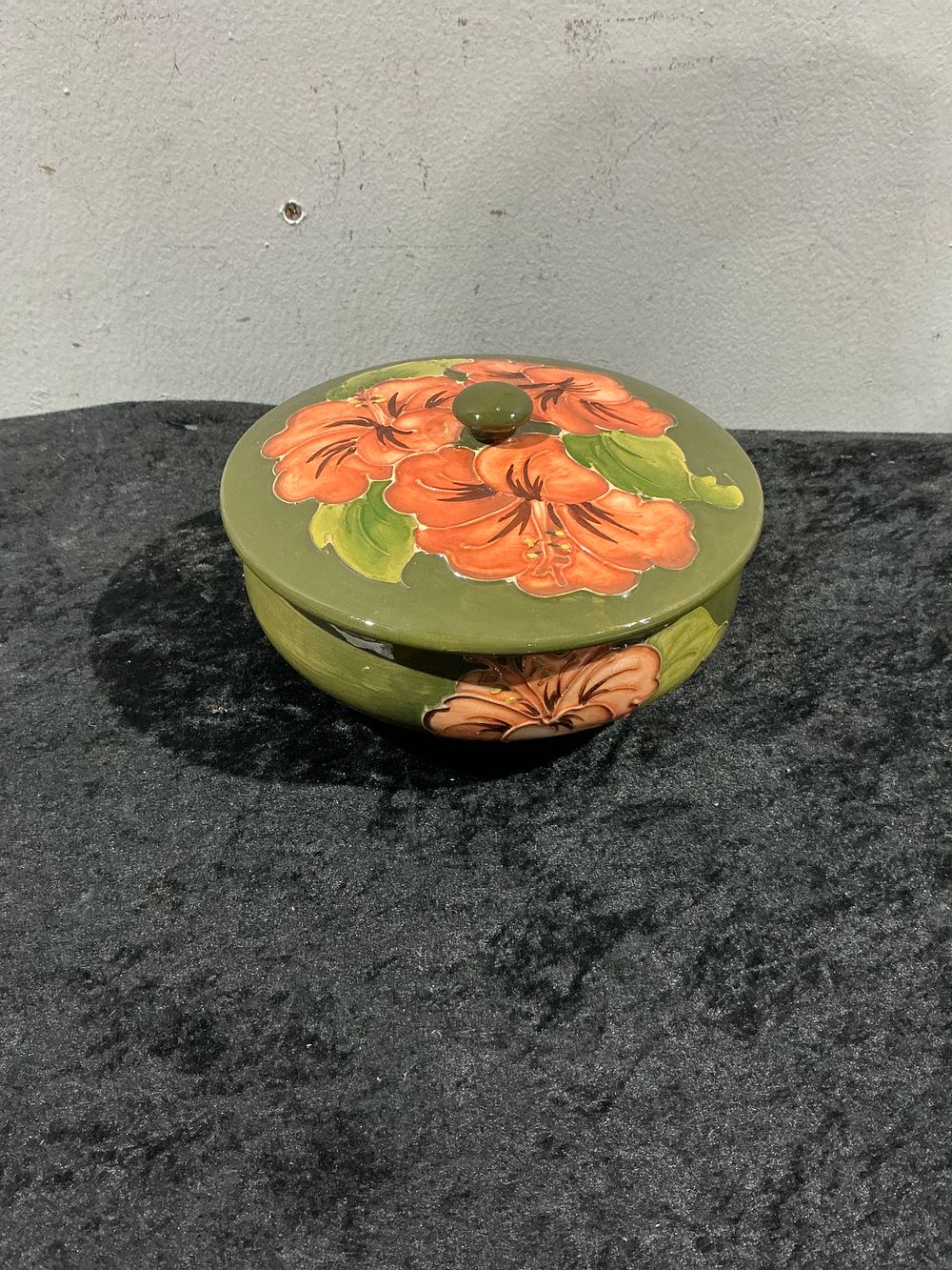 Lot 285: Moorcroft Pottery Hibiscus Pattern Covered Bowl