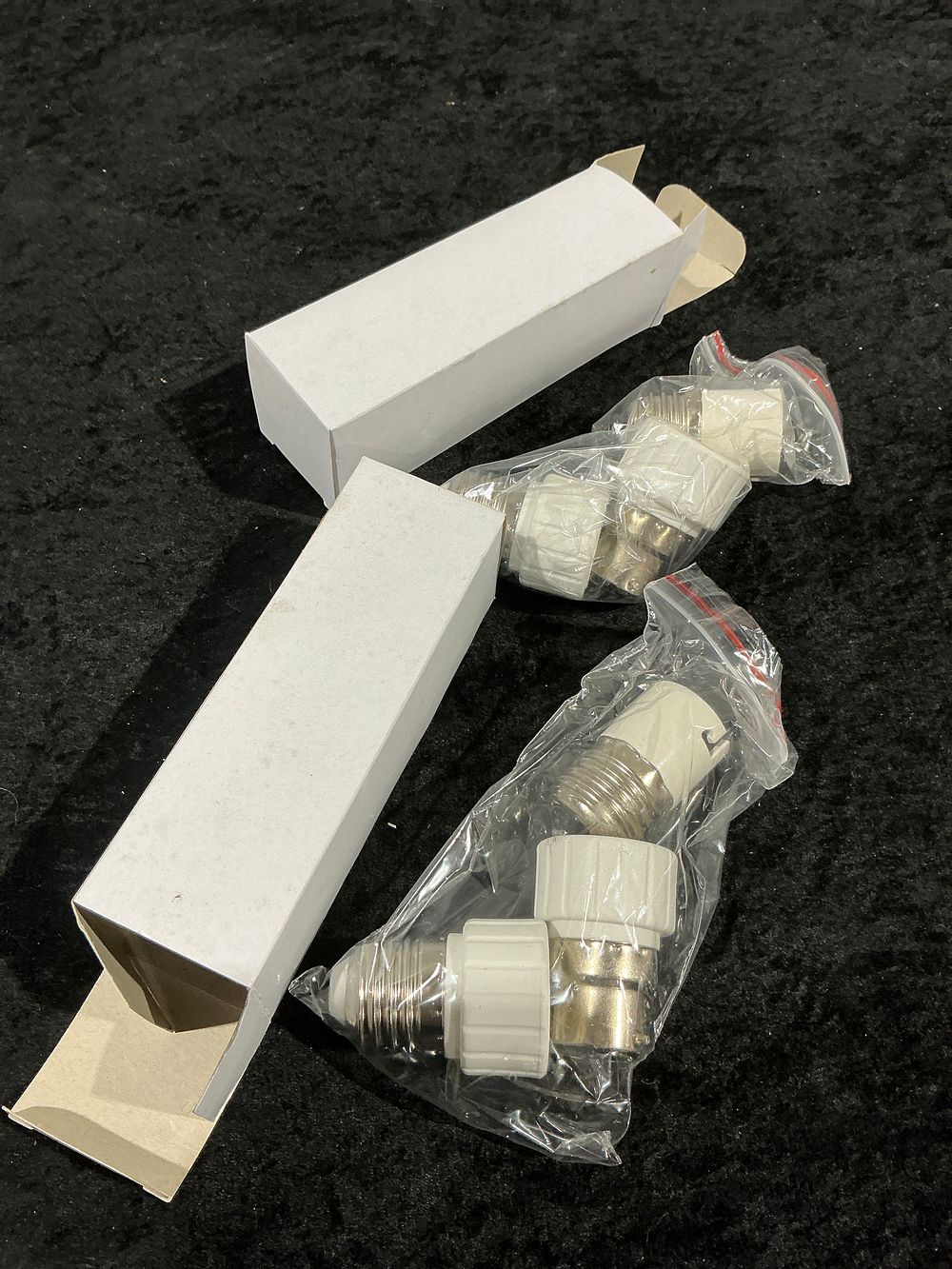 Lot 291: A Collection of 30 E27 Edison Screw to GU10 Lamp Socket Adapters