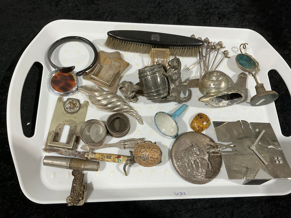 Lot 339: A Collection of 32 Vintage and Antique Silver-Toned Novelties, Vanity, and Decorative Smalls