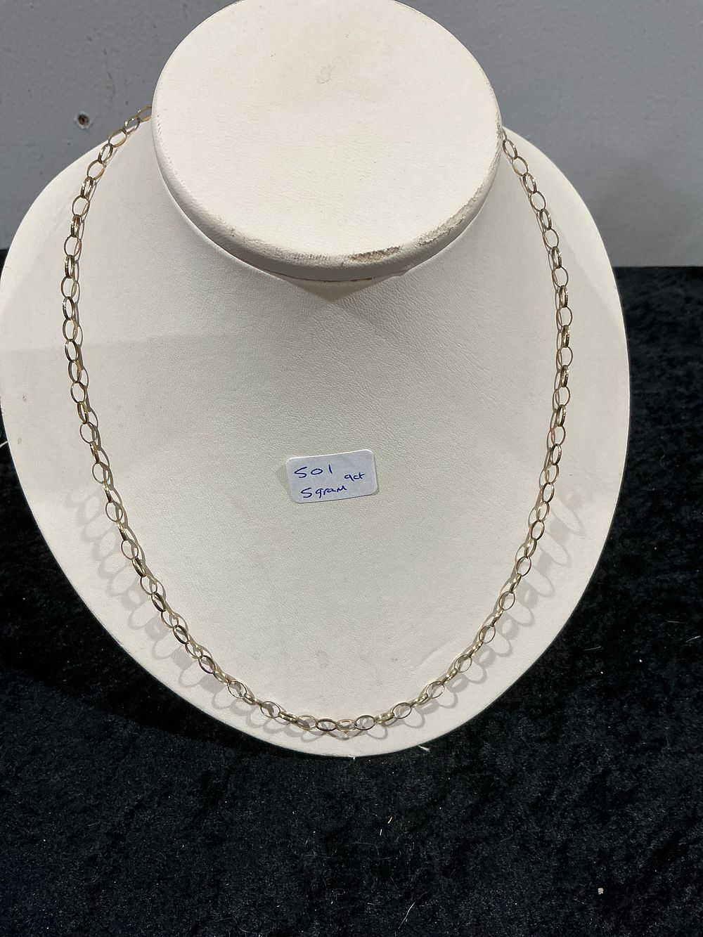 Lot 359: A 9ct Gold Elongated Link Chain Necklace