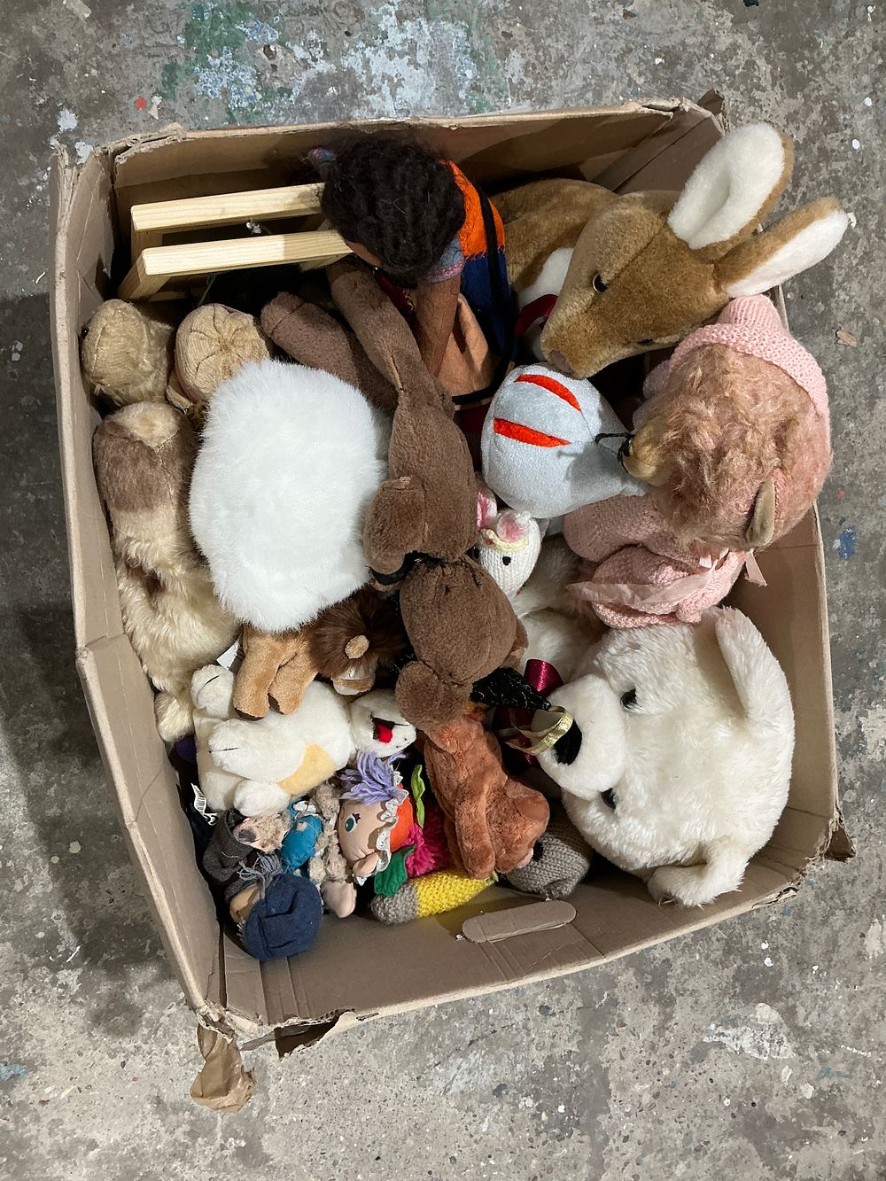 Lot 397: A Collection of 20 Assorted Plush Toys, Dolls, and Stuffed Animals in Cardboard Box