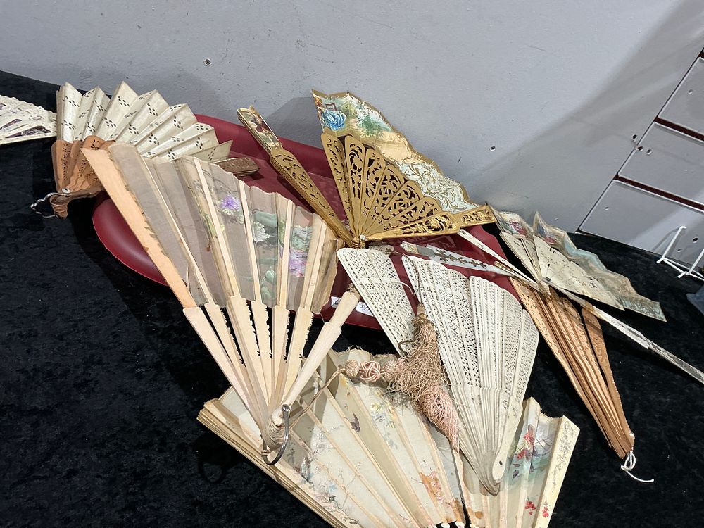 Lot 424: A Collection of 7 Antique and Vintage Folding Hand Fans, Late 19th/Early 20th Century all need repair