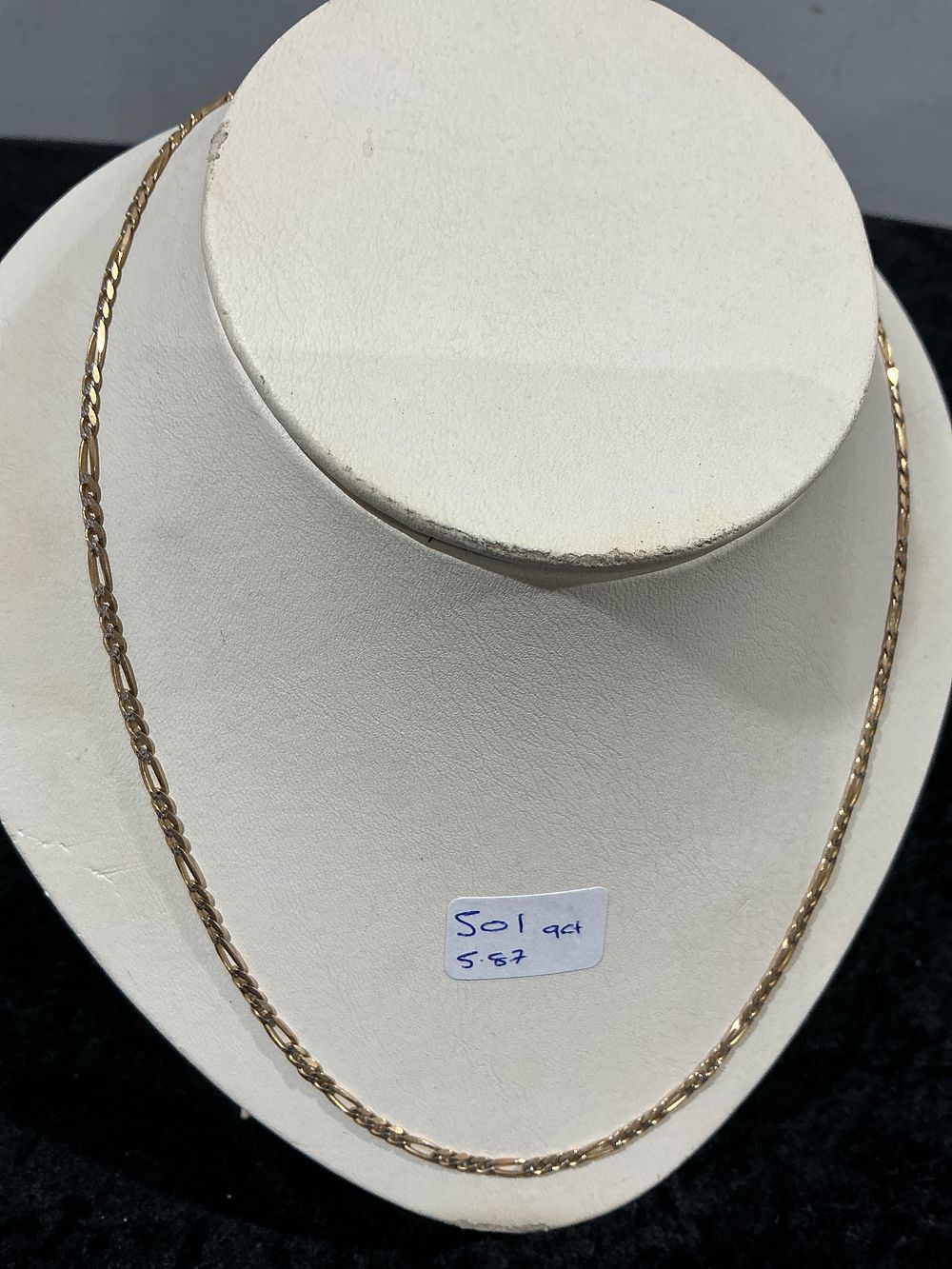 Lot 431: Solid 9ct Yellow Gold Figaro Link Chain Necklace