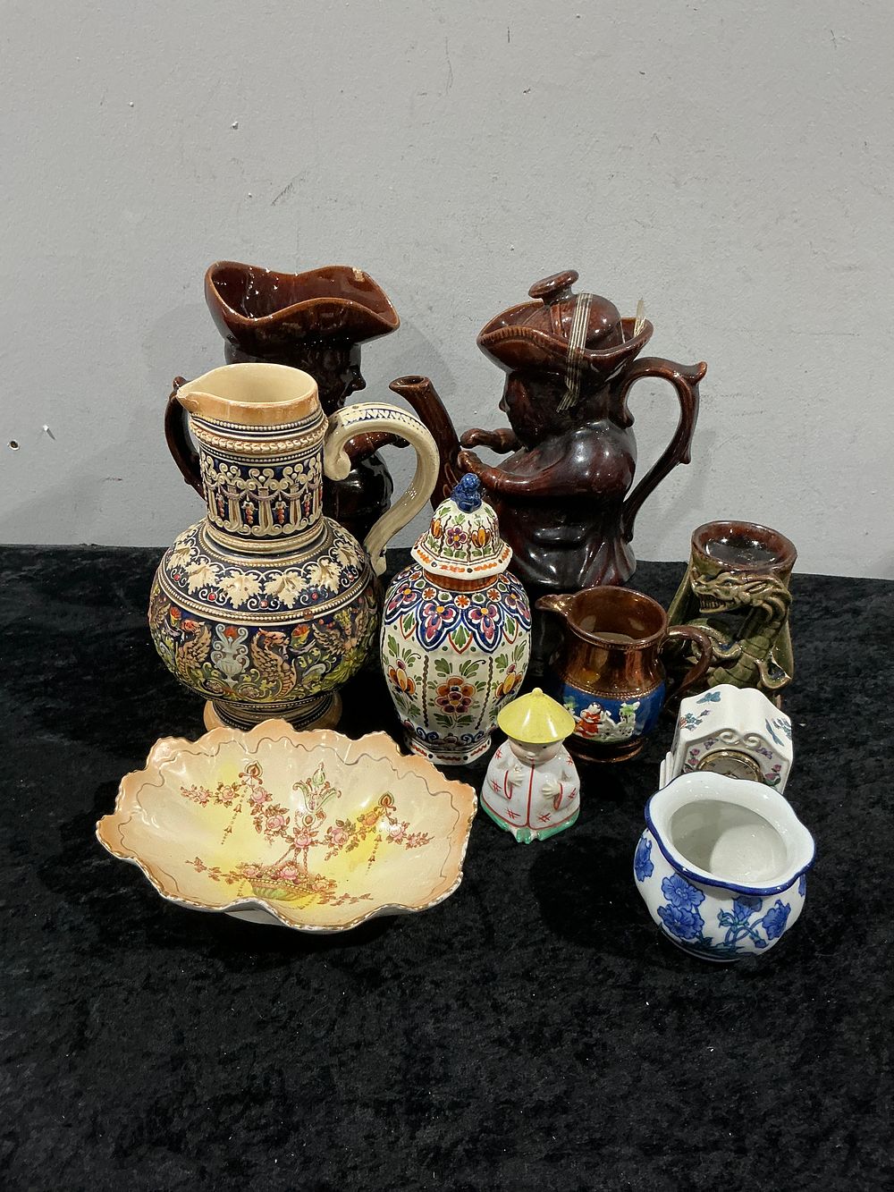 Lot 480: A Collection of Ten Mixed Ceramic Vessels and Wares Late 19th to Early 20th Century
