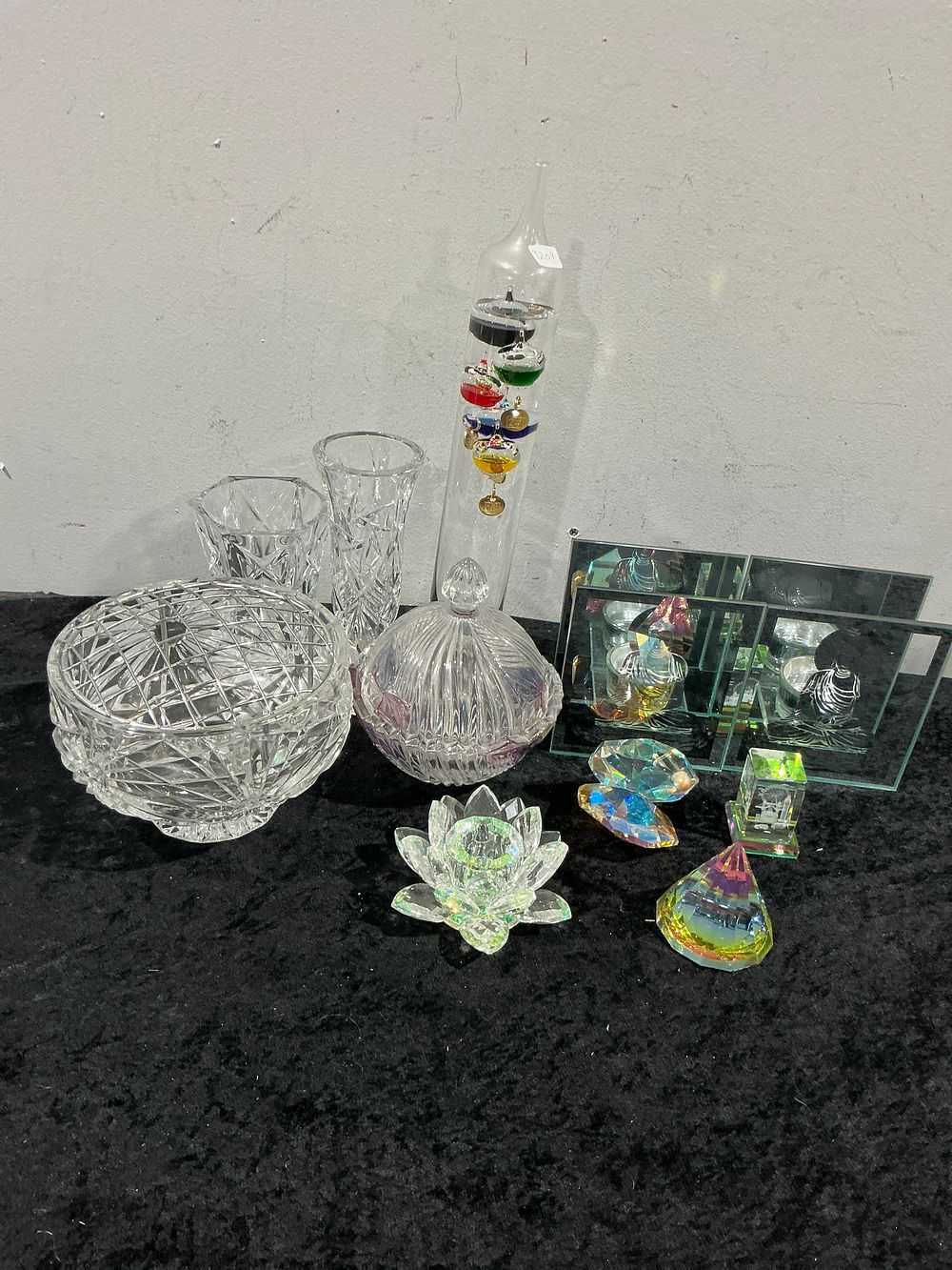 Lot 487: A Collection of 13 Cut Crystal and Decorative Glass Objects, Mid-to-Late 20th Century