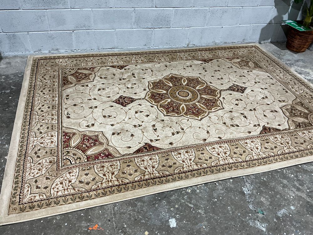 Lot 67: Heritage Design Ivory Machine-Woven Area Rug