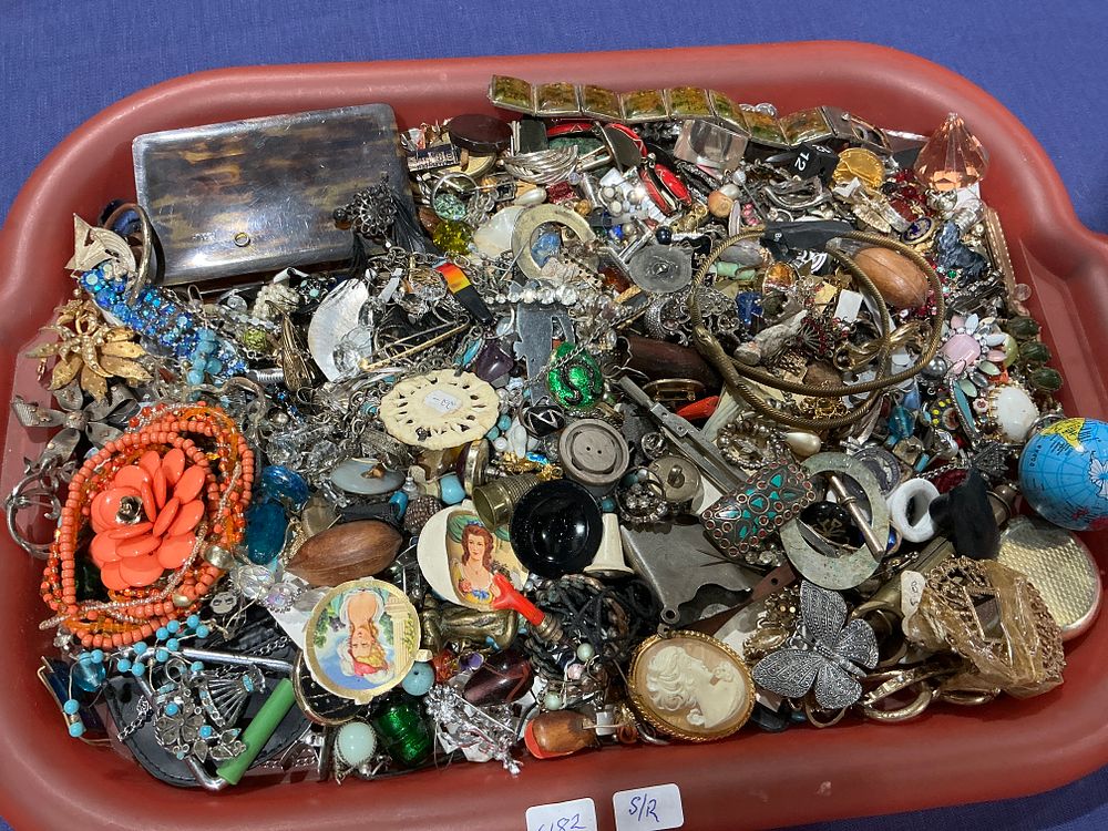 Lot 162: A Tray Containing Spares or Repairs Costume Jewelry and Assorted Curios