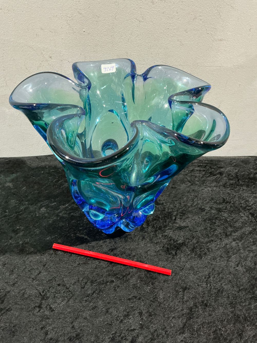 Lot 225: Murano Art Glass Handblown Handkerchief Bowl