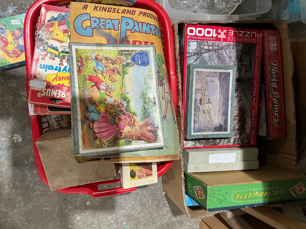Lot 362: A Collection of Vintage Children's Games and Puzzles including Victory Wooden Jigsaw Puzzles