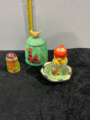 A Collection of Three Marutomoware Ceramic Novelty Items, Japan, mid-20th Century
Category: 